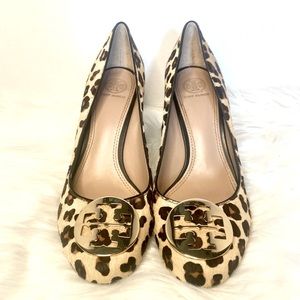 Tory Burch Cheetah Logo Heel Size 9 1/2